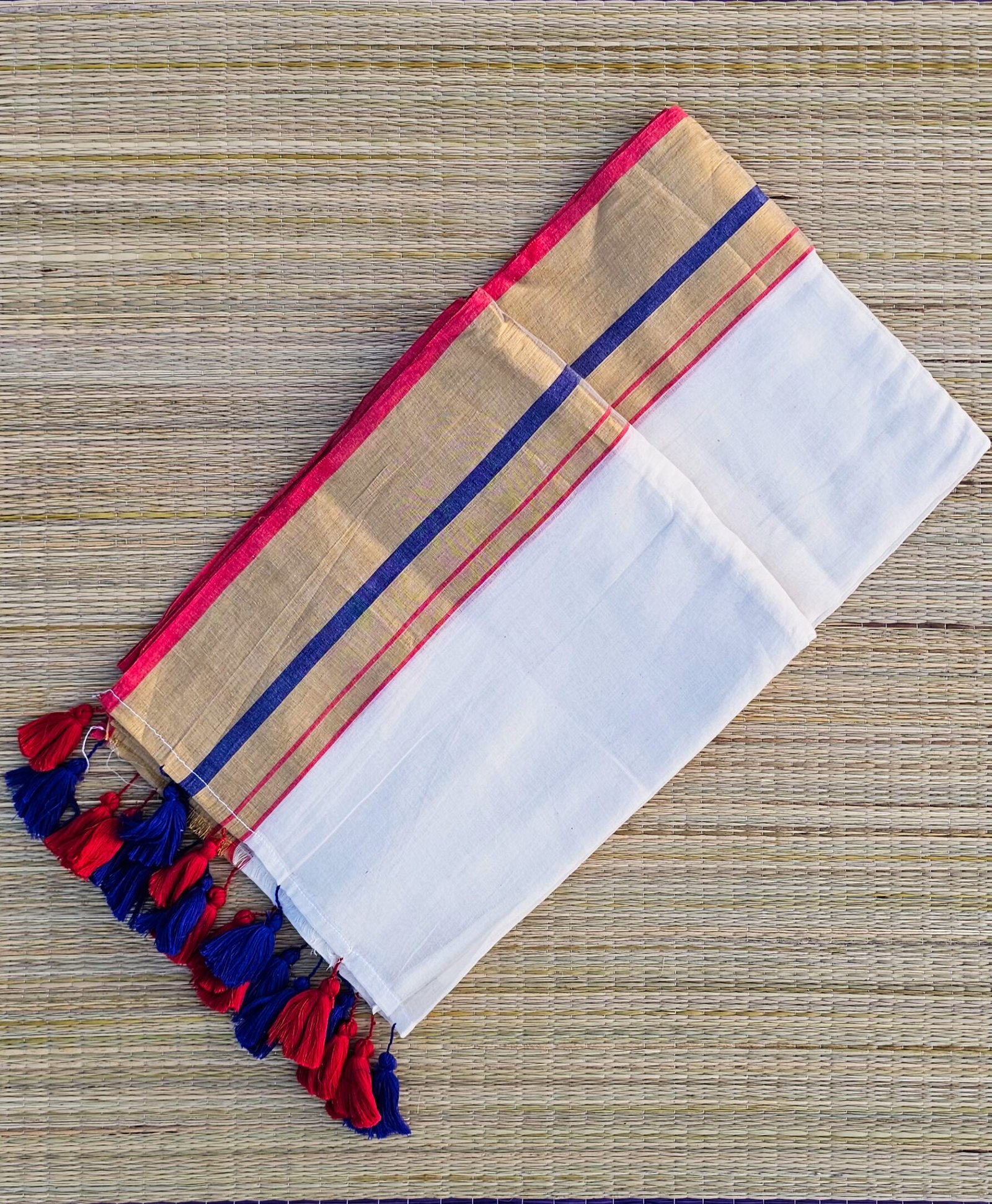 20260722 181730 Off-White Mul Cotton Onam Saree with Golden Zari, Blue and Red Border – BN09 | MRJA Vastrahara