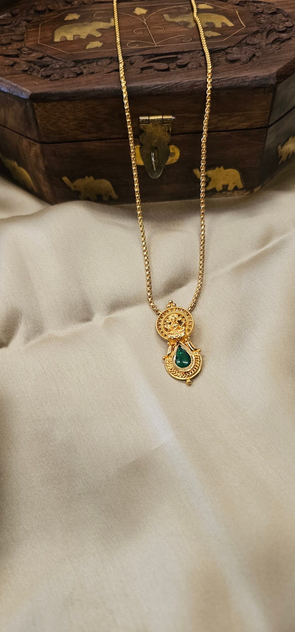 Green Stone Traditional Gold-Tone Pendant Necklace | P373A Green Stone Traditional Gold-Tone Pendant Necklace P373A