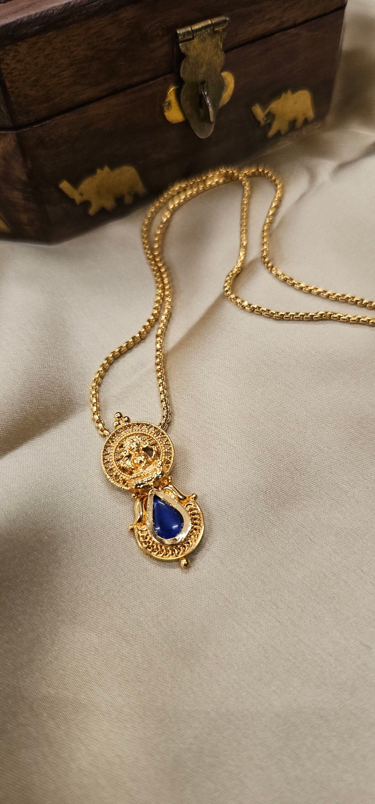 Blue Stone Traditional Gold-Tone Pendant Necklace | P373B Blue Stone Traditional Gold-Tone Pendant Necklace P373B