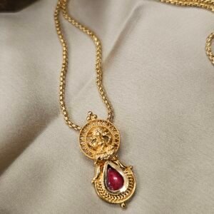 Red Stone Traditional Gold-Tone Pendant Necklace P373C