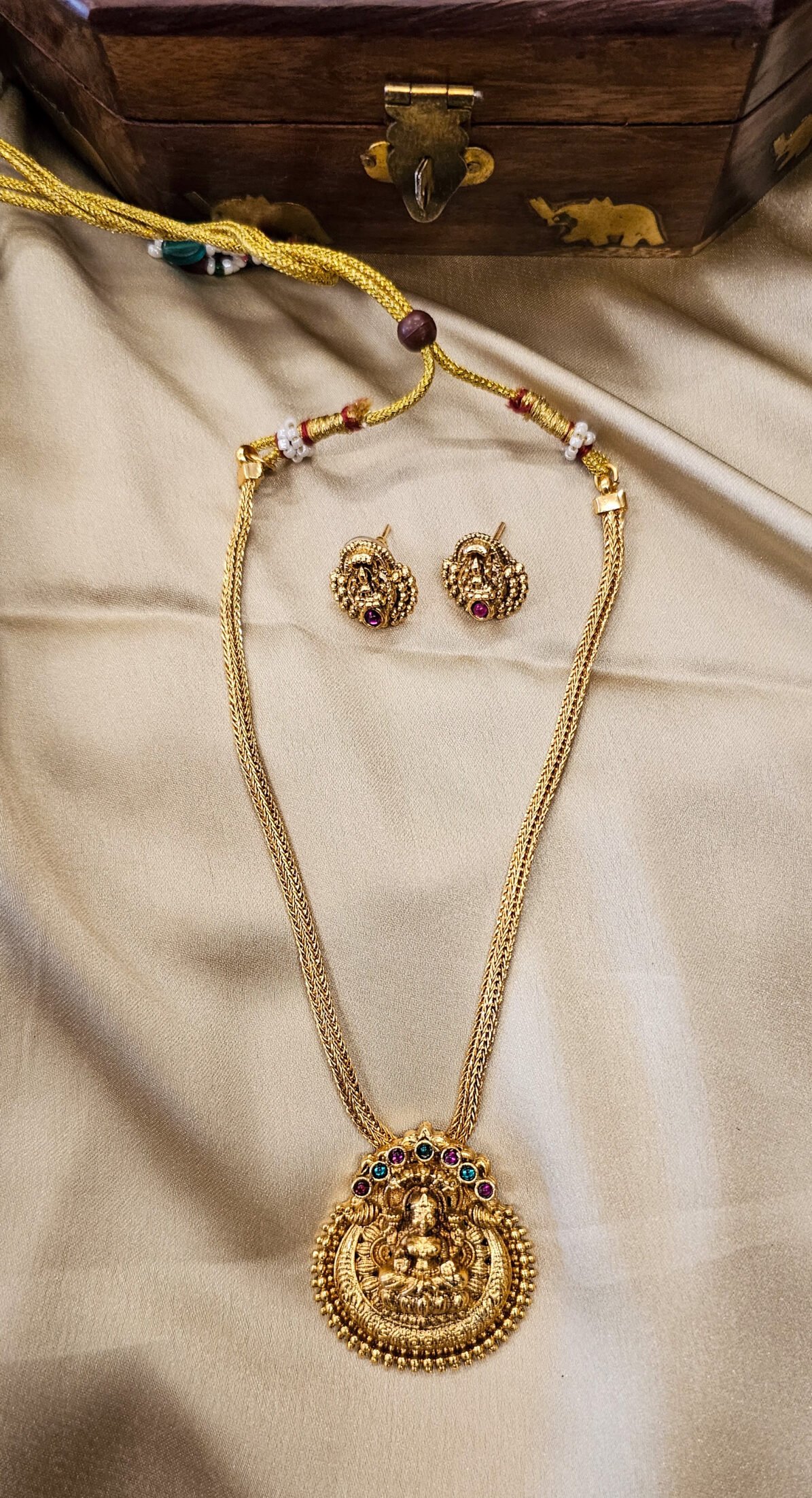 Antique Lakshmi Temple Pendant Necklace Set | VN12 Antique Lakshmi Temple Pendant Necklace Set VN12