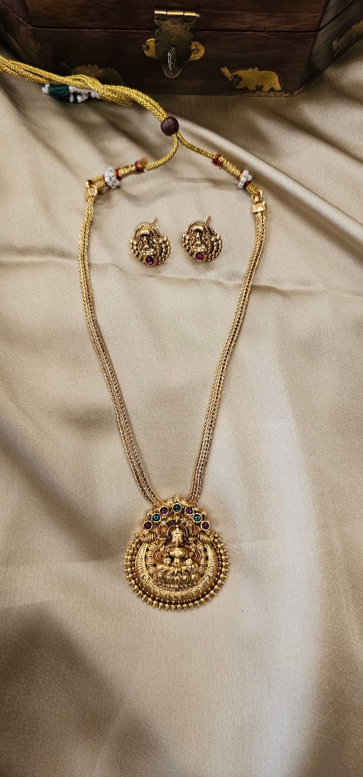 Antique Lakshmi Temple Pendant Necklace Set | VN12 Antique Lakshmi Temple Pendant Necklace Set VN12
