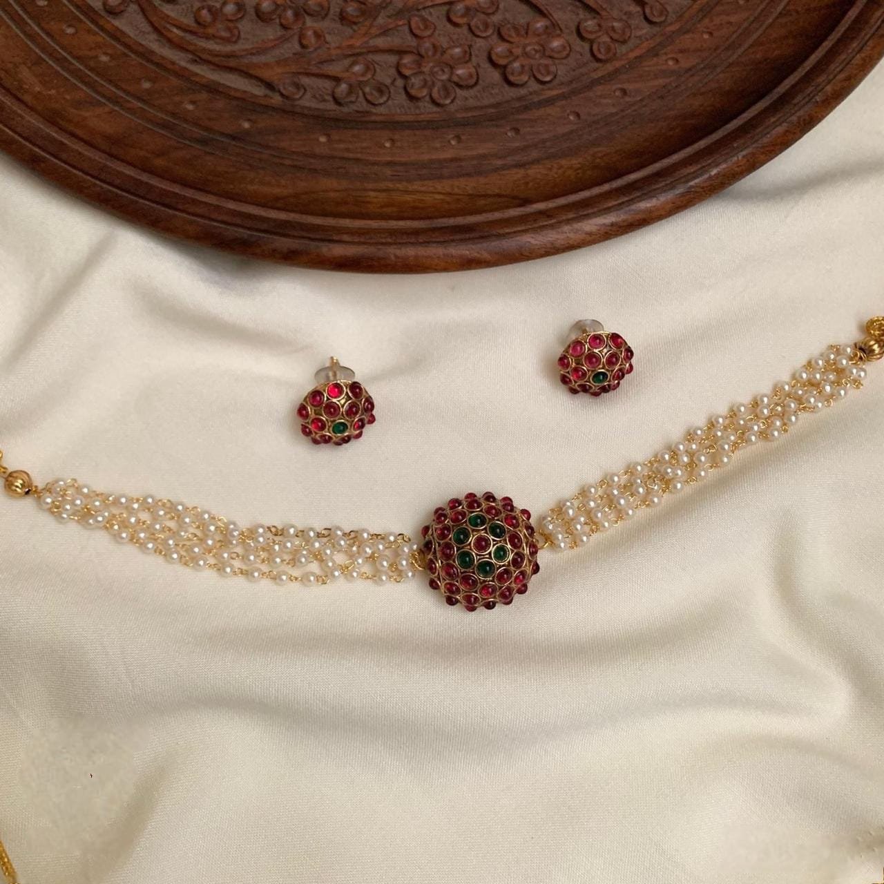 chocker Pearl Choker Necklace Set with Red and Green Kemp Stones MNK19