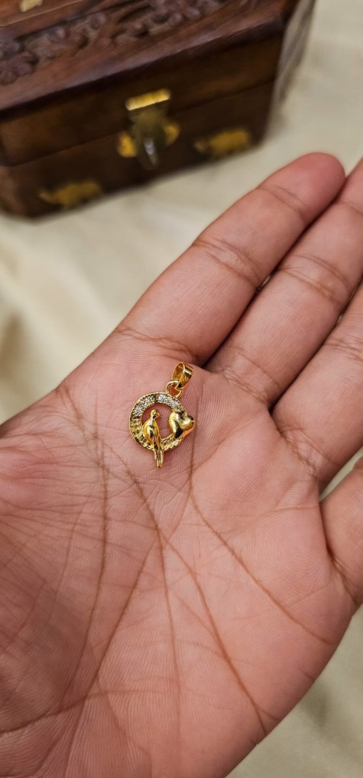 gold tone love bird locket P480E Gold Tone Love Birds Stone Pendant
