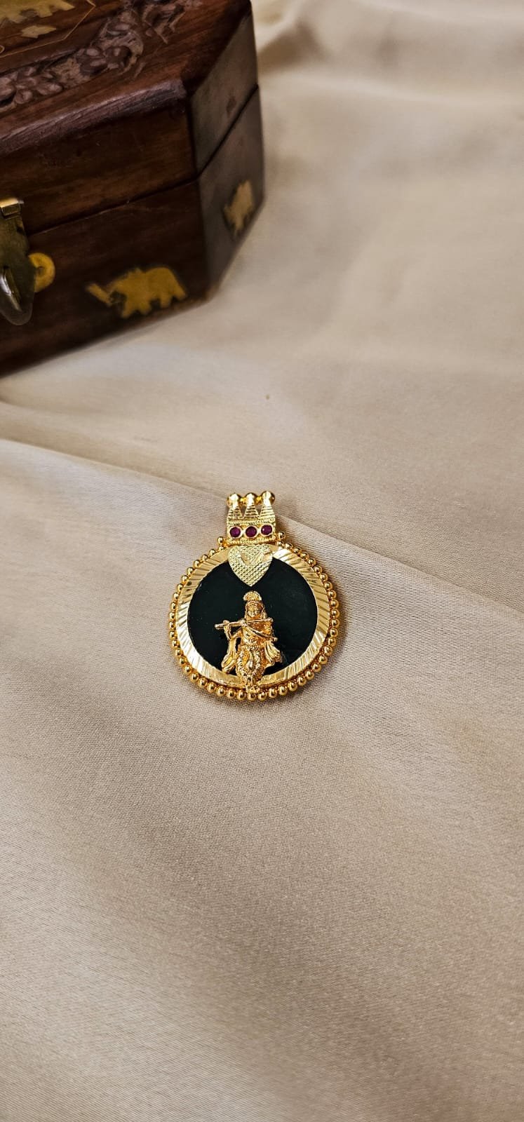 green round krishna pendant P482A Round Krishna Green Enamel Traditional Pendant