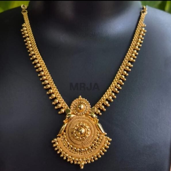 pa3654 Antique Gold-Tone Traditional Pendant Necklace PA3654
