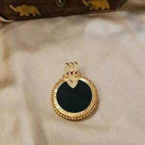 P478C Round Green Enamel Traditional Gold Tone Pendant